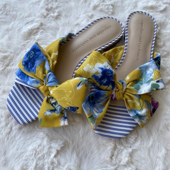 Cupcakes and Cashmere Women's Ynez Silk Bow Sandals Size 5 Floral Slip‎ on Flats - Picture 2 of 8